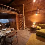 The Pines Treehouse At Treetops Hideouts בית נופש ריצ'מונד