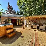 The Pines Treehouse At Treetops Hideouts בית נופש ריצ'מונד