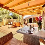 בית נופש The Pines Treehouse At Treetops Hideouts ריצ'מונד