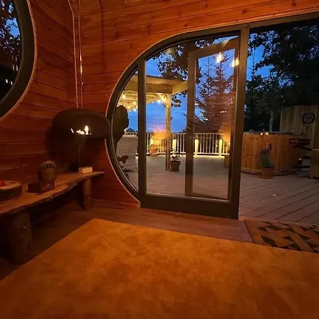 The Pines Treehouse At Treetops Hideouts ריצ'מונד