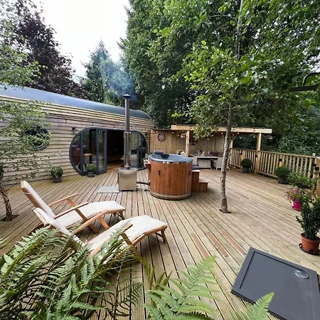 בית נופש The Pines Treehouse At Treetops Hideouts ריצ'מונד