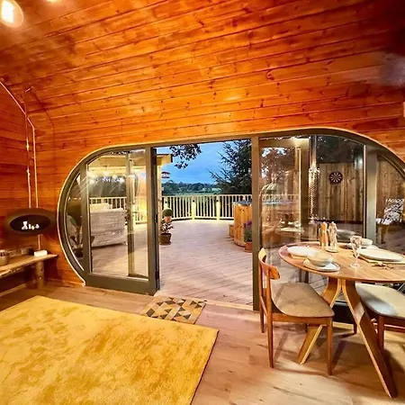 The Pines Treehouse At Treetops Hideouts