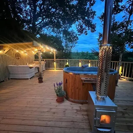 Holiday home The Pines Treehouse At Treetops Hideouts
