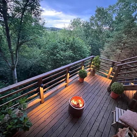 The Pines Treehouse At Treetops Hideouts ריצ'מונד